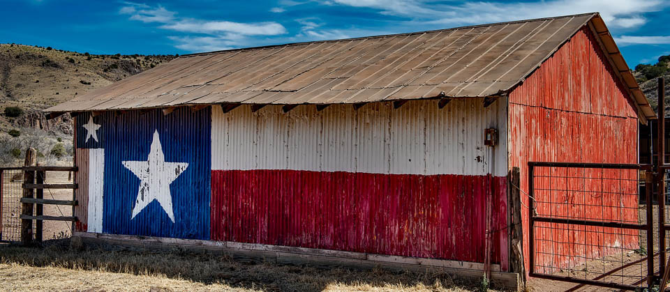 Photo of a barn with the Texas state flag painted on the side